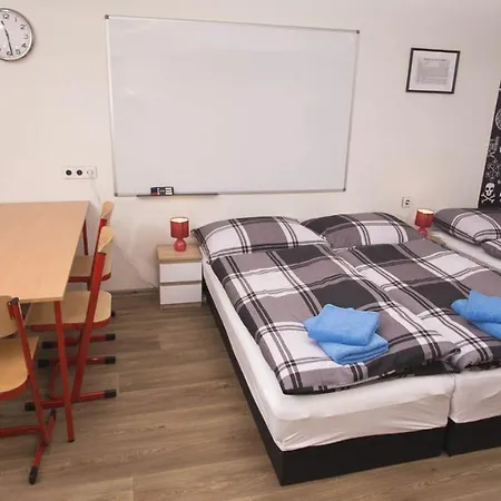 Apartmán School - Your Unique Place In By Metro Vysehrad Praha