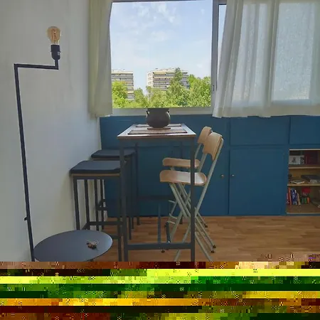 Appartement School - Your Unique Place In By Metro Vysehrad *