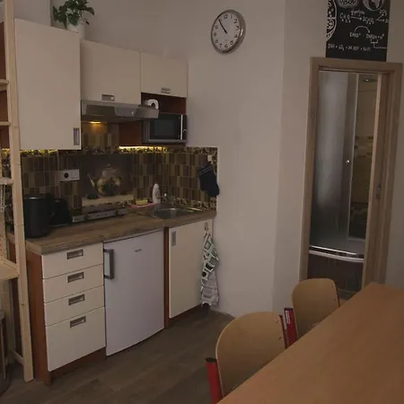 Apartment School - Your Unique Place In By Metro Vysehrad *