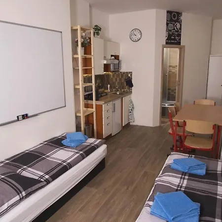 Appartamento School - Your Unique Place In By Metro Vysehrad