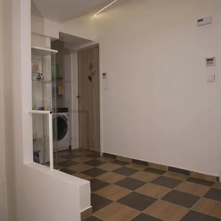Apartamento School - Your Unique Place In By Metro Vysehrad
